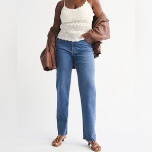 NWT Abercrombie & Fitch 90’s Straight Ultra High Rise, Med Raw Hem, 26 Regular